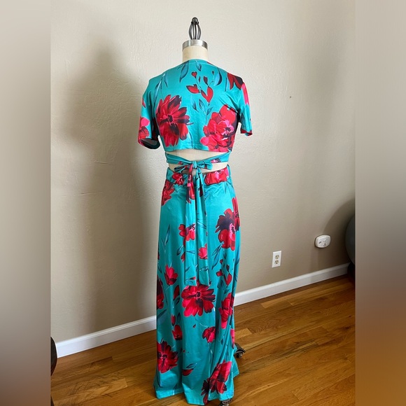 two piece floral set, wraparound top, high waisted, high slit on bottom. - Picture 2 of 2